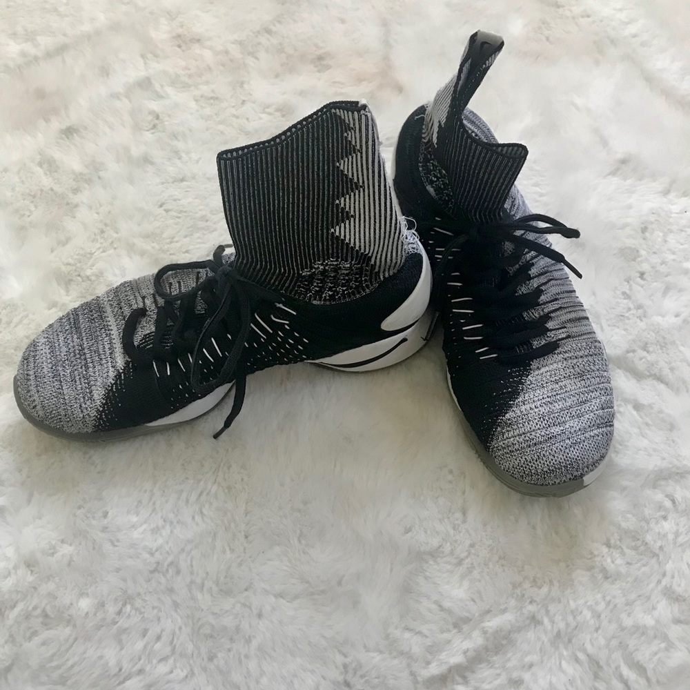 Nike Hyperdunk 2016 Flyknit Zoom Gray Sneakers - Picture 11 of 15